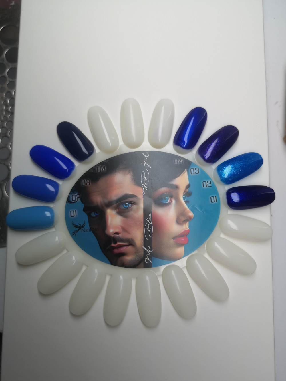   Mr és Mrs Blue gél lakk kollekció 8 db géllakkal és ajándék margarétával
