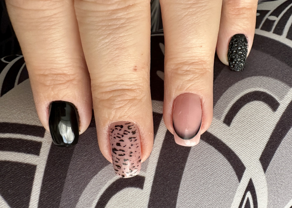 Ultra Black gél lakk  8 Ml
