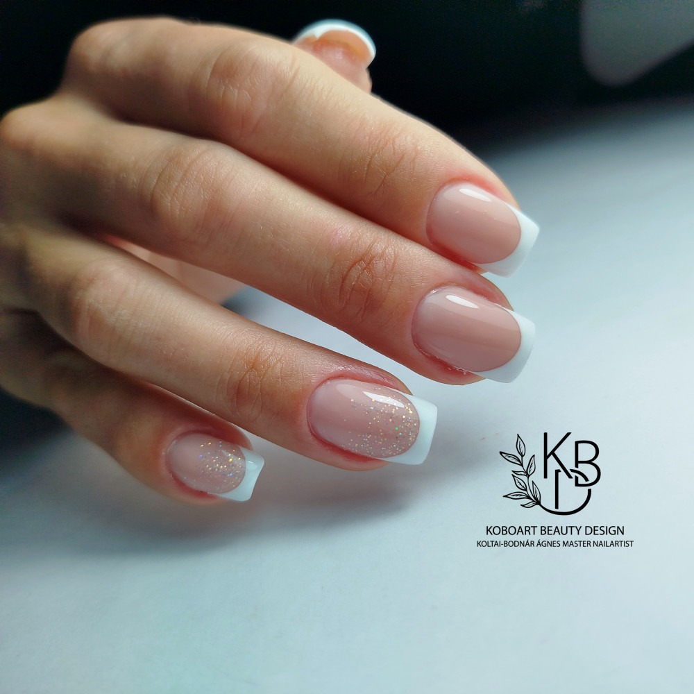 Ultra White gél lakk  8 Ml
